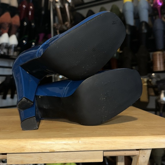 Benetton Blue Patent Heels - Picture 5 of 9